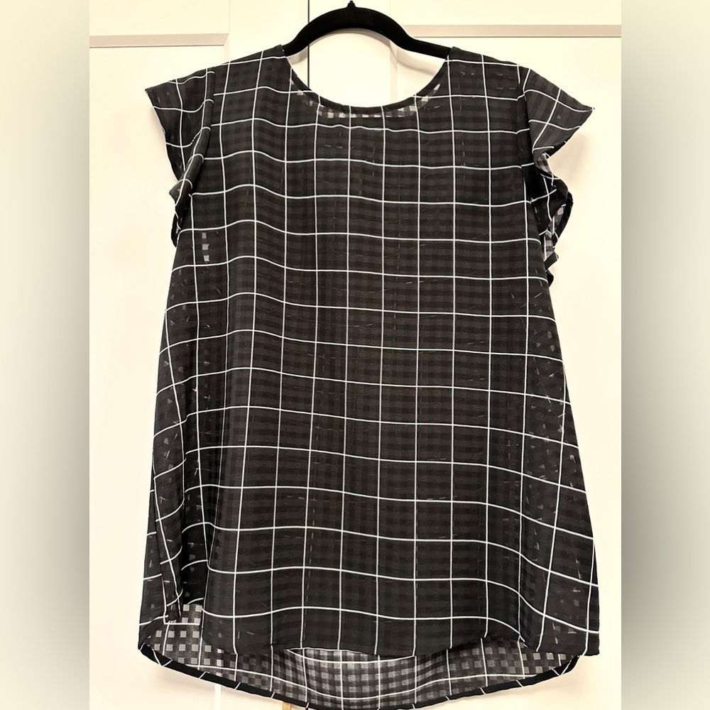 Adrianna Papell flutter sleeve black and white top